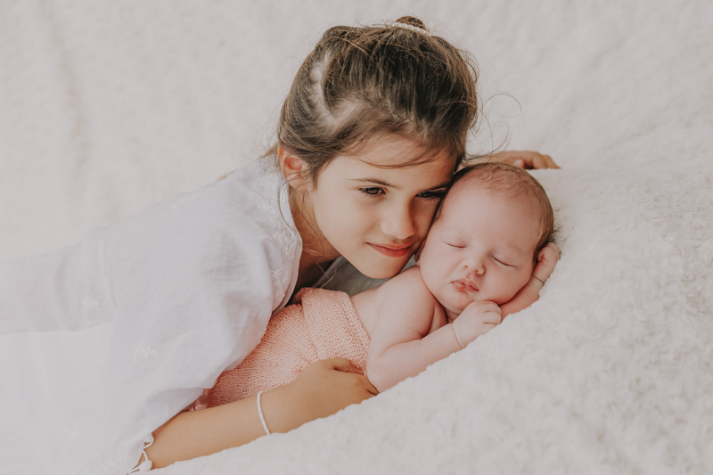 fotografie cu bebelus nou nascut si mama